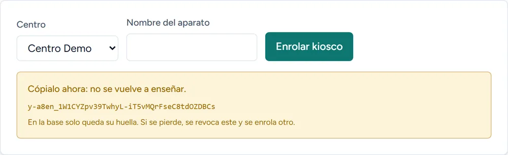 Panel de Ponktio: enrolar un quiosco eligiendo centro y nombre, y el token que se muestra una sola vez